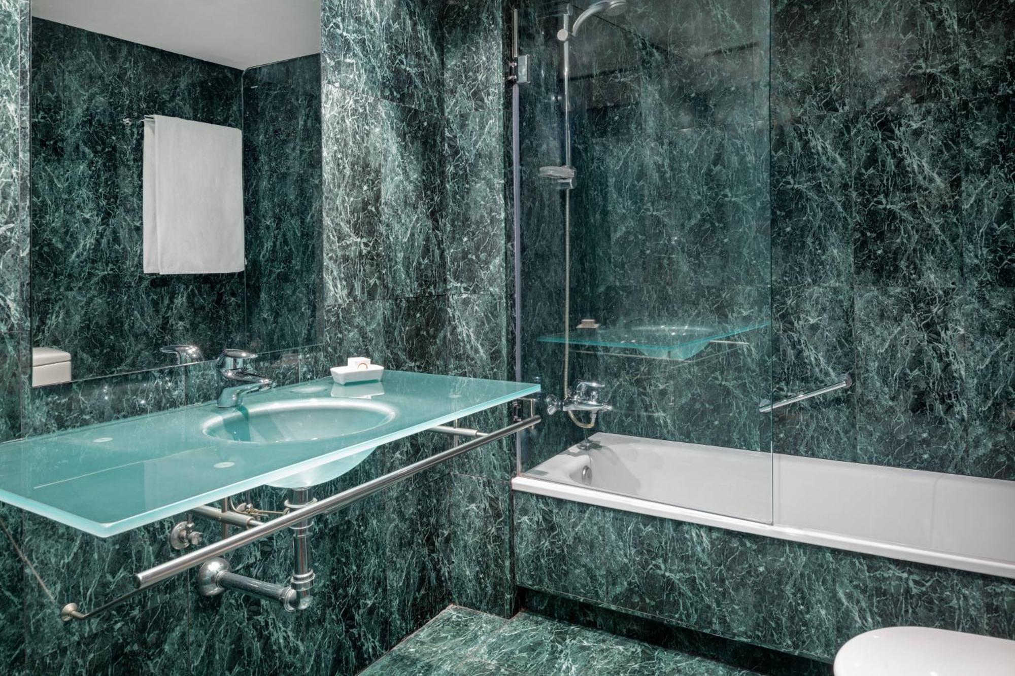 Ac Hotel Ponferrada By Marriott Εξωτερικό φωτογραφία